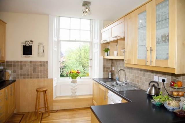  Image of 2 bedroom Flat to rent in Hermitage Gardens Edinburgh EH10 at Morningside Edinburgh Edinburgh, EH10 6DL