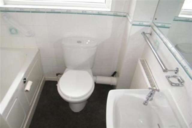  Image of 2 bedroom Detached house to rent in Hickory Close Poole BH16 at Poole, BH16 5QJ