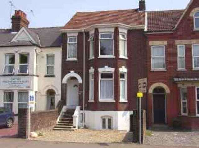  Image of Studio flat to rent in High Street North Dunstable LU6 at High Street North  DUNSTABLE, LU6 1LN