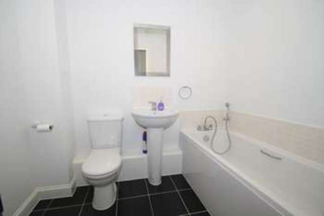  Image of 2 bedroom Flat to rent in John North Close High Wycombe HP11 at John North Close  High Wycombe, HP11 1FQ