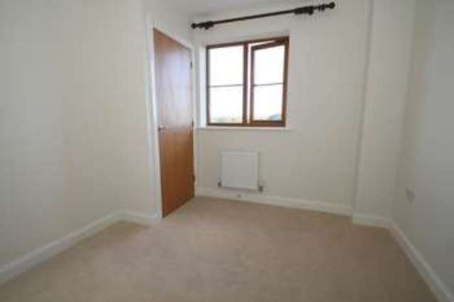  Image of 2 bedroom Flat to rent in John North Close High Wycombe HP11 at John North Close  High Wycombe, HP11 1FQ