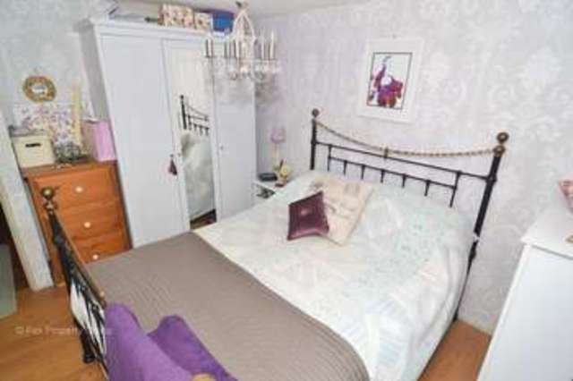  Image of 1 bedroom Property for sale in Hockley Mobile Homes Lower Road Hockley SS5 at Lower Road Hockley Hockley, SS5 5NQ