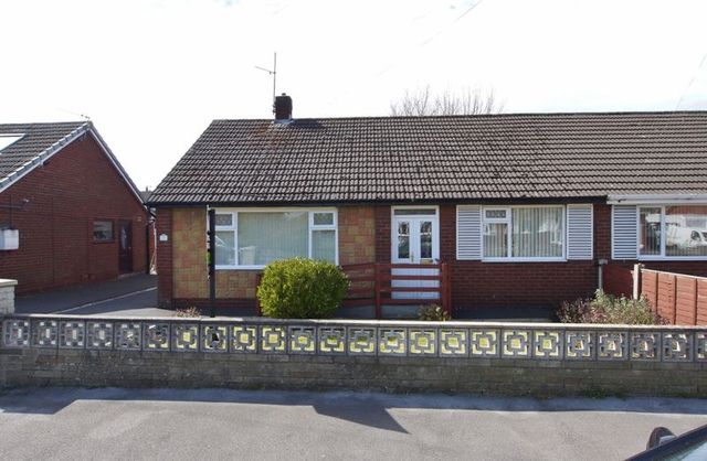  Image of 2 bedroom Bungalow for sale in Hoghton Road Leyland PR25 at Hoghton Road Array Midge Hall, PR25 1XU