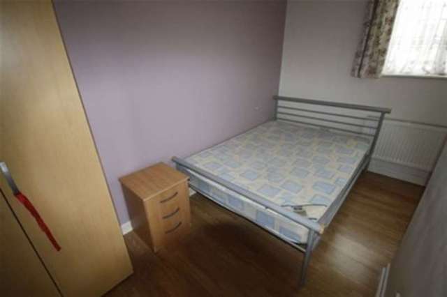  Image of 1 bedroom Flat to rent in Holly Road London E11 at Holly Road Wanstead London, E11 2PE
