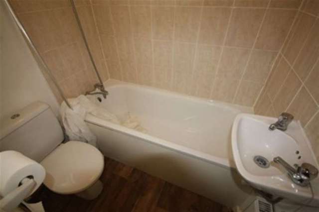  Image of 1 bedroom Flat to rent in Holly Road London E11 at Holly Road Wanstead London, E11 2PE