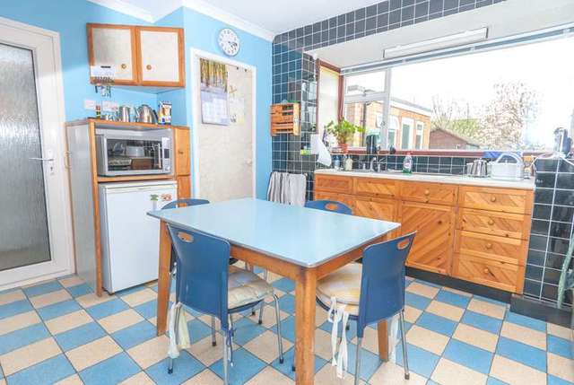  Image of 5 bedroom Detached house for sale in Holywell Drive Loughborough LE11 at Loughborough, LE11 3JZ