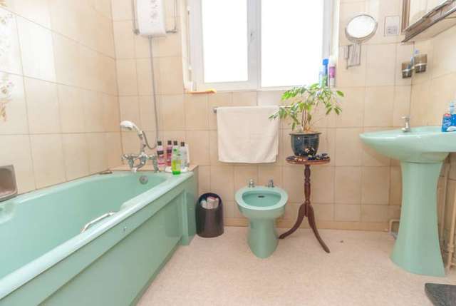  Image of 5 bedroom Detached house for sale in Holywell Drive Loughborough LE11 at Loughborough, LE11 3JZ