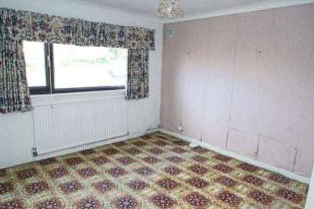  Image of 3 bedroom Bungalow for sale in Howwood Johnstone PA9 at Johnstone Renfrewshire Howwood, PA9 1DH