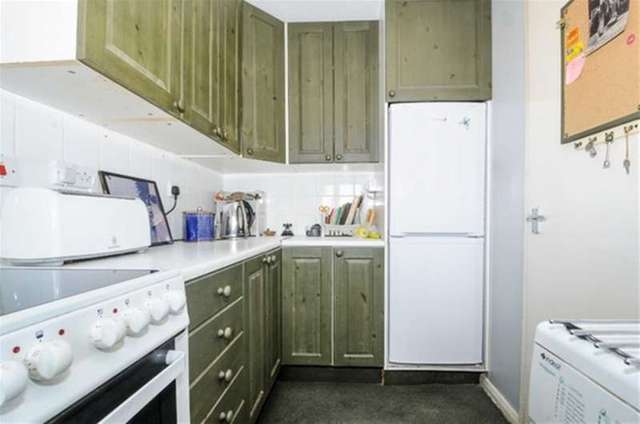  Image of 1 bedroom Flat for sale in Grinstead Road London SE8 at Deptford, SE8 5BN