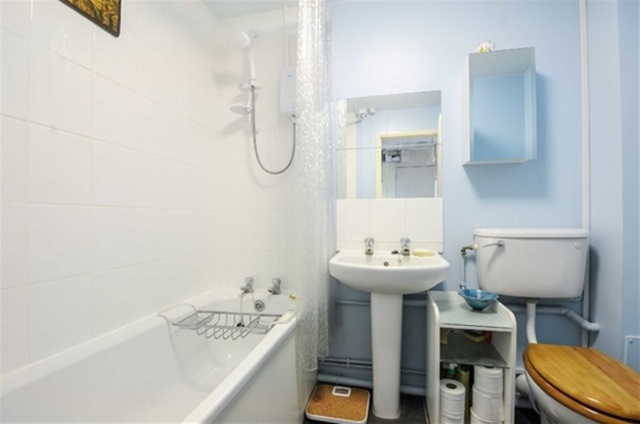  Image of 1 bedroom Flat for sale in Grinstead Road London SE8 at Deptford, SE8 5BN