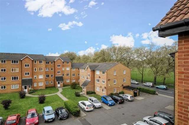  Image of 1 bedroom Flat for sale in Grinstead Road London SE8 at Deptford, SE8 5BN