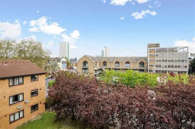  Image of 1 bedroom Flat for sale in Grinstead Road London SE8 at Deptford, SE8 5BN