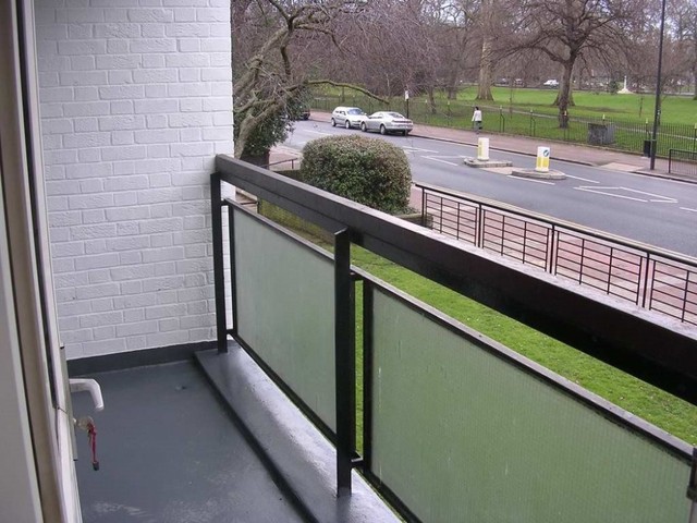  Image of 1 bedroom Flat to rent in Rosenau Road London SW11 at Jagger House Rosenau Road London, SW11 4QY
