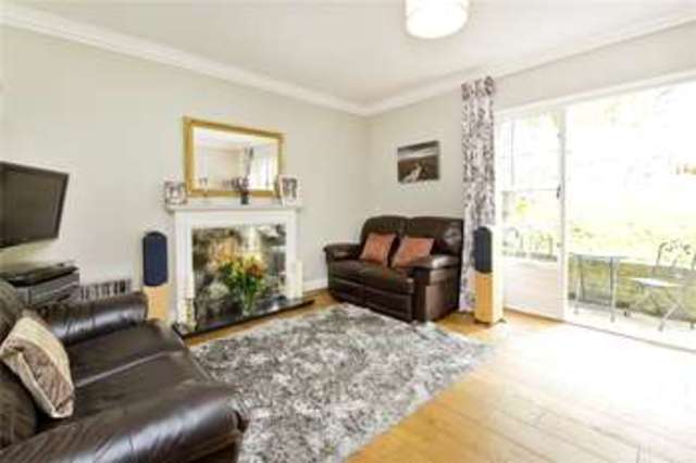  Image of 2 bedroom Flat to rent in John Spencer Square London N1 at Canonbury London Essex Road, N1 2LZ