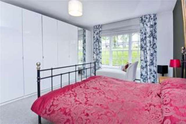  Image of 2 bedroom Flat to rent in John Spencer Square London N1 at Canonbury London Essex Road, N1 2LZ