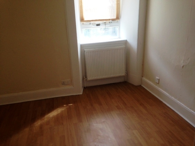  Image of 2 bedroom Flat to rent in Kelly Street Greenock PA16 at Greenock Inverclyde Inverclyde, PA16 8NF