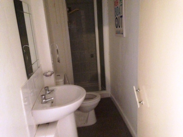  Image of 2 bedroom Flat to rent in Kelly Street Greenock PA16 at Greenock Inverclyde Inverclyde, PA16 8NF