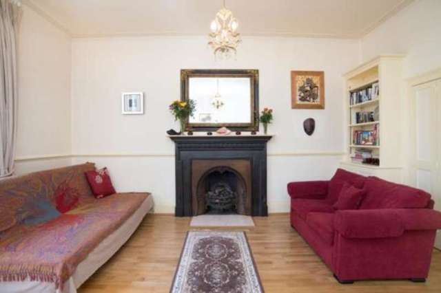  Image of 1 bedroom Flat for sale in Kensington Gardens Square London W2 at Bayswater London Queensway, W2 4DG