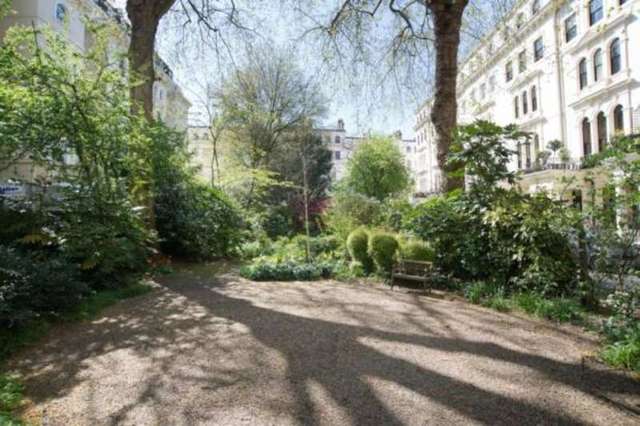  Image of 1 bedroom Flat for sale in Kensington Gardens Square London W2 at Bayswater London Queensway, W2 4DG