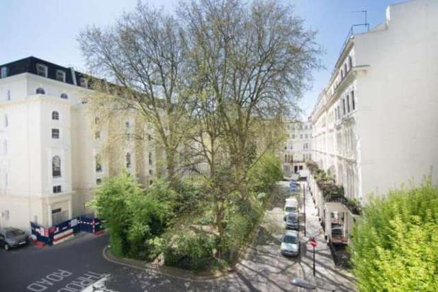  Image of 1 bedroom Flat for sale in Kensington Gardens Square London W2 at Bayswater London Queensway, W2 4DG