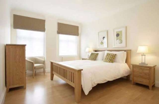  Image of 2 bedroom Terraced house to rent in Kensington High Street London W8 at Kensington High Street  London, W8 6SA