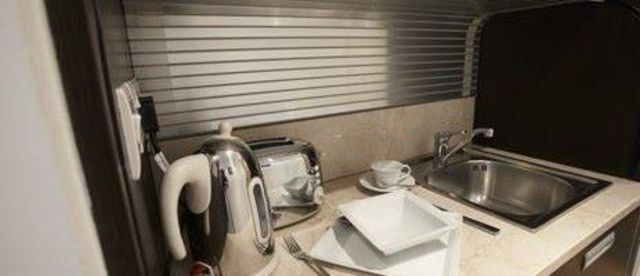  Image of Studio flat to rent in Kilburn High Road London NW6 at London, NW6 5UA