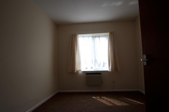 Image of 1 bedroom Flat to rent in Kingfisher Court Willowmead Dorking RH4 at Dorking, RH4 1UB