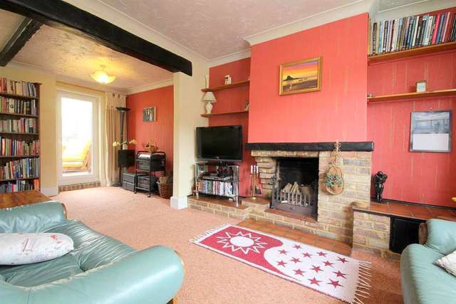  Image of 3 bedroom Detached house for sale in Kingsland Road Hemel Hempstead HP1 at Kingsland Road Boxmoor Hemel Hempstead, HP1 1QD