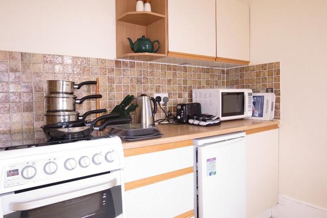  Image of Studio flat to rent in Kingston Road London SW20 at Raynes Park, SW20 8DN