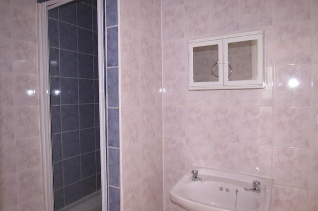  Image of Studio flat to rent in Kingston Road London SW20 at Raynes Park, SW20 8DN