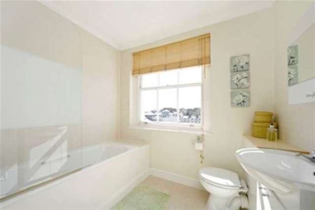  Image of 3 bedroom Flat to rent in Ladbroke Square London W11 at London, W11 3NA