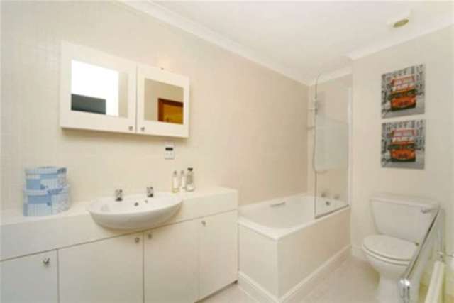  Image of 3 bedroom Flat to rent in Ladbroke Square London W11 at London, W11 3NA