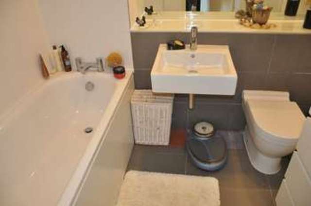  Image of 2 bedroom Flat for sale in Lake Shore Drive Bishopsworth Bristol BS13 at Lake Shore Drive  Bristol, BS13 7BG