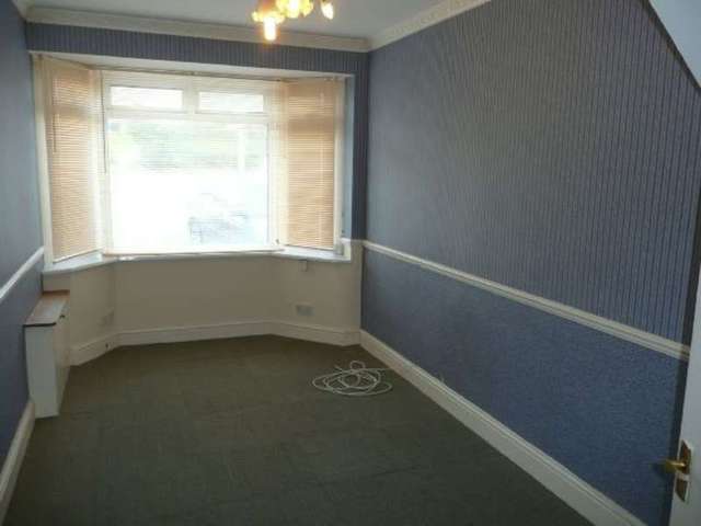  Image of 4 bedroom Semi-Detached house to rent in Leatherhead Road Chessington KT9 at Leatherhead Road  Chessington, KT9 2HY