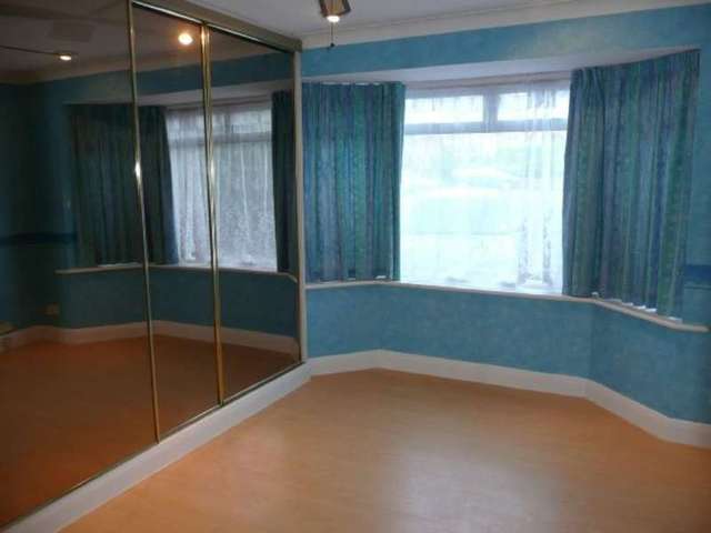  Image of 4 bedroom Semi-Detached house to rent in Leatherhead Road Chessington KT9 at Leatherhead Road  Chessington, KT9 2HY