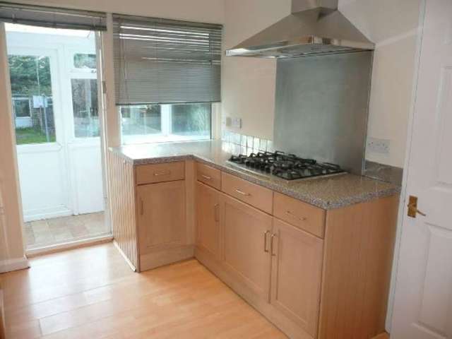  Image of 4 bedroom Semi-Detached house to rent in Leatherhead Road Chessington KT9 at Leatherhead Road  Chessington, KT9 2HY