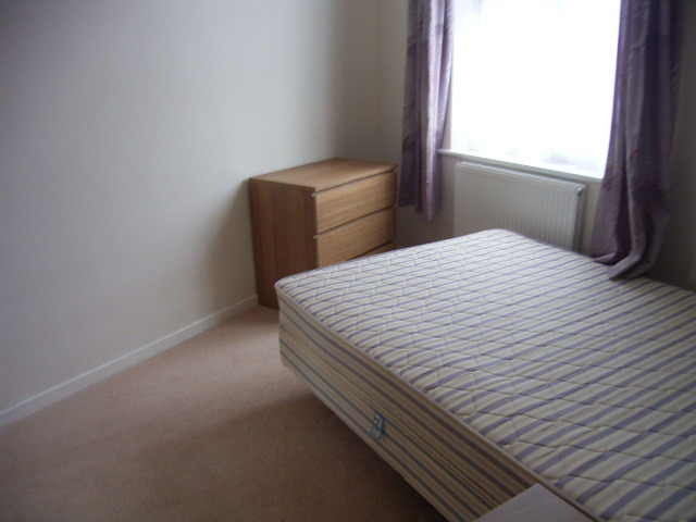  Image of 2 bedroom Detached house to rent in Linton Gardens London E6 at Beckton, E6 5SQ