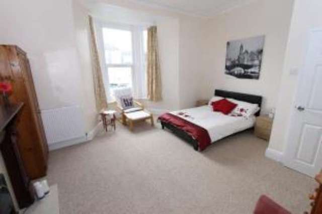 Image of 2 bedroom Flat for sale in Sea View Terrace Lipson Plymouth PL4 at Lipson Plymouth Plymouth, PL4 8RL