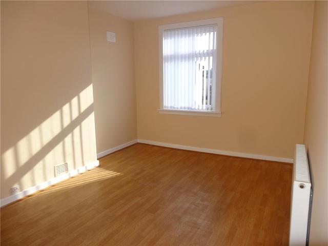  Image of 1 bedroom Flat to rent in Lochfield Crescent Paisley PA2 at Paisley Renfrewshire Renfrewshire, PA2 6QR