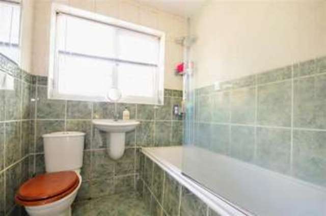  Image of 4 bedroom Bungalow for sale in London Road East Grinstead RH19 at East Grinstead West Sussex East Grinstead, RH19 1QF