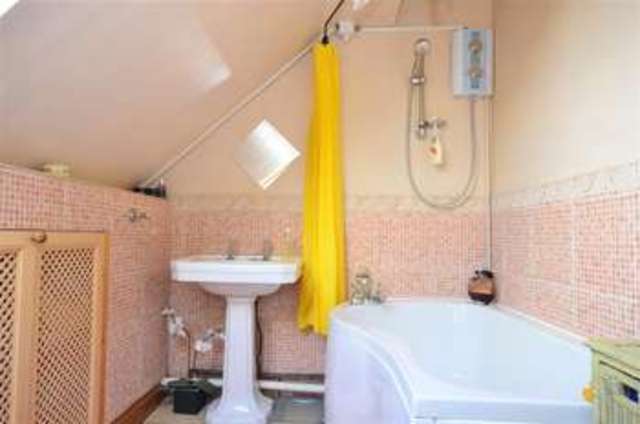  Image of 4 bedroom Bungalow for sale in London Road East Grinstead RH19 at East Grinstead West Sussex East Grinstead, RH19 1QF