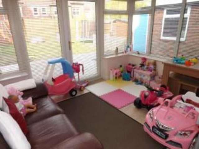  Image of 3 bedroom Semi-Detached house for sale in Mapplewells Road Sutton-in-Ashfield NG17 at Sutton-in-Ashfield Nottinghamshire Sutton in Ashfield, NG17 1HW