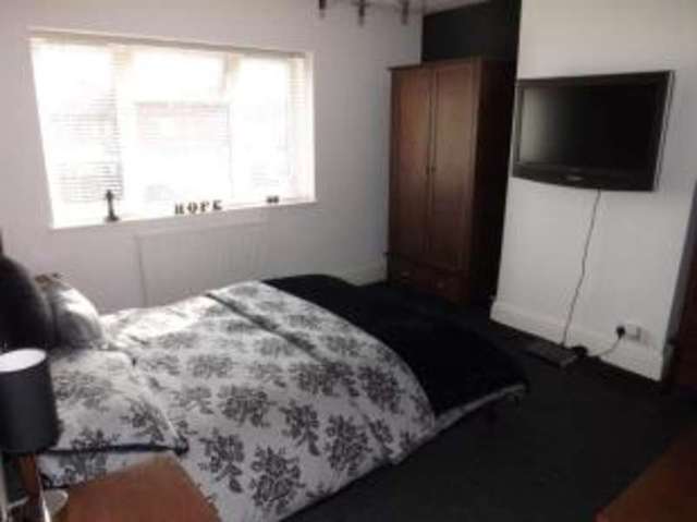  Image of 3 bedroom Semi-Detached house for sale in Mapplewells Road Sutton-in-Ashfield NG17 at Sutton-in-Ashfield Nottinghamshire Sutton in Ashfield, NG17 1HW