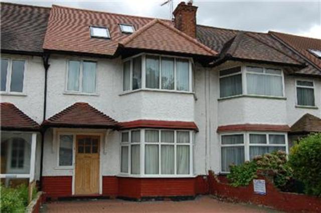  Image of 1 bedroom Flat to rent in Mayfield Avenue London N12 at London  Woodside Park, N12 9JA