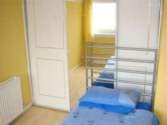  Image of 3 bedroom Property to rent in Mccoll Avenue Alexandria G83 at Mccoll Avenue  Alexandria, G83 0JX