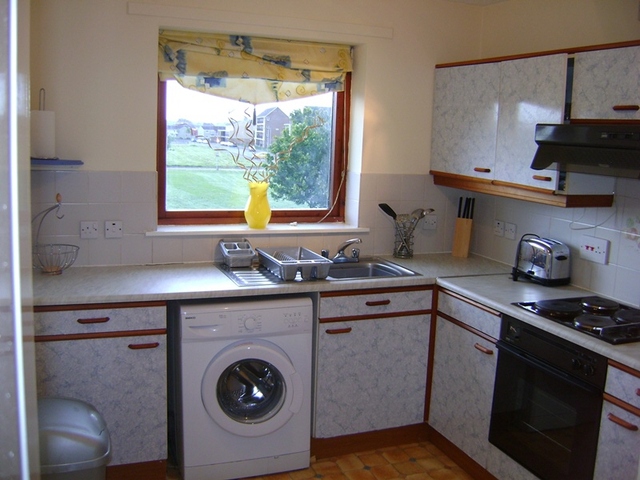  Image of 2 bedroom Flat to rent in Mclean Place Paisley PA3 at Paisley Renfrewshire Renfrewshire, PA3 2DG