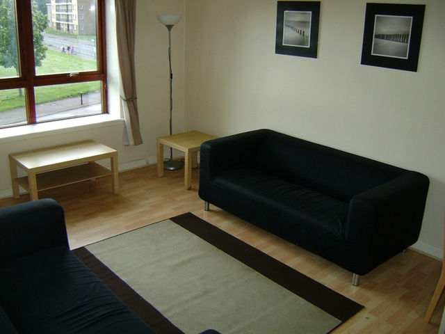  Image of 2 bedroom Flat to rent in Mclean Place Paisley PA3 at Paisley Renfrewshire Renfrewshire, PA3 2DG