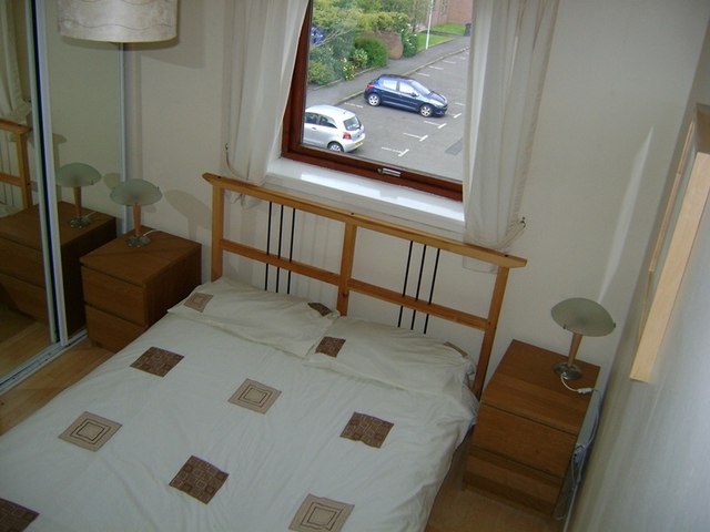  Image of 2 bedroom Flat to rent in Mclean Place Paisley PA3 at Paisley Renfrewshire Renfrewshire, PA3 2DG