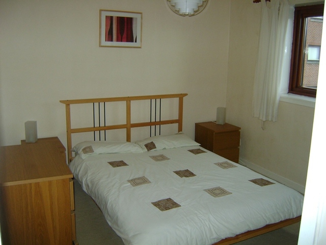  Image of 2 bedroom Flat to rent in Mclean Place Paisley PA3 at Paisley Renfrewshire Renfrewshire, PA3 2DG