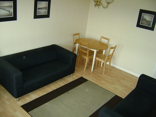  Image of 2 bedroom Flat to rent in Mclean Place Paisley PA3 at Paisley Renfrewshire Renfrewshire, PA3 2DG